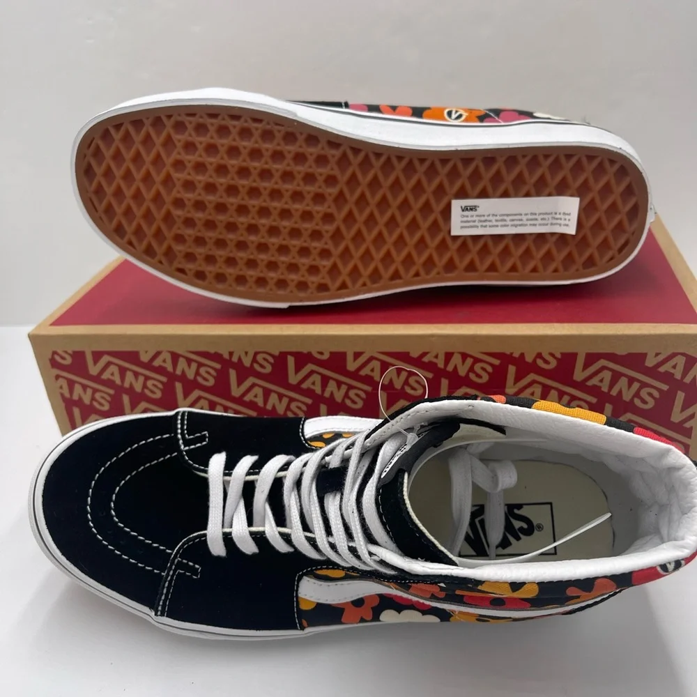 Vans Men's Sk8-Hi
Flower Black/Multi Sneakers
VN000D5|BML
Floral High-Top - Picture 6 of 16